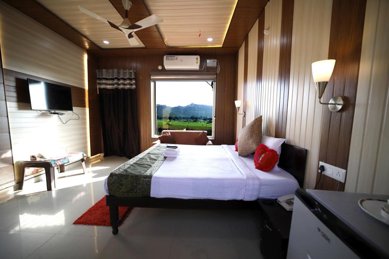 Bundeli Farm Resort & Banquet Orchha Bagian luar foto
